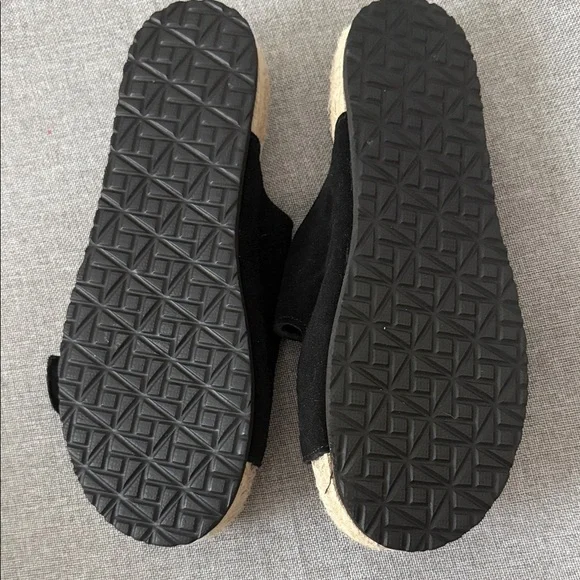 Haute Hippie Black Sandals with Gold Accents nwot - Picture 4 of 6